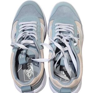 NWOT Light Blue And Off White Vans Ultra Grip Mens 7 Womens 8.5.